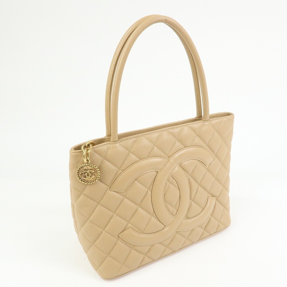 Chanel Medallion Quilted Lambskin - Picture 4 of 16